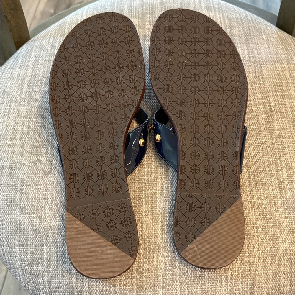 Lilly Pulitzer flip flop shoes. New condition. - Picture 2 of 2